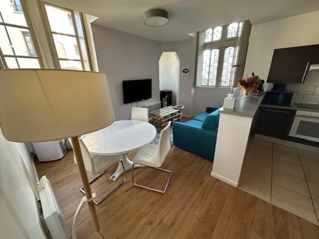Cocon Au Calme Sur Vezere Apartamento Uzerche Exterior foto